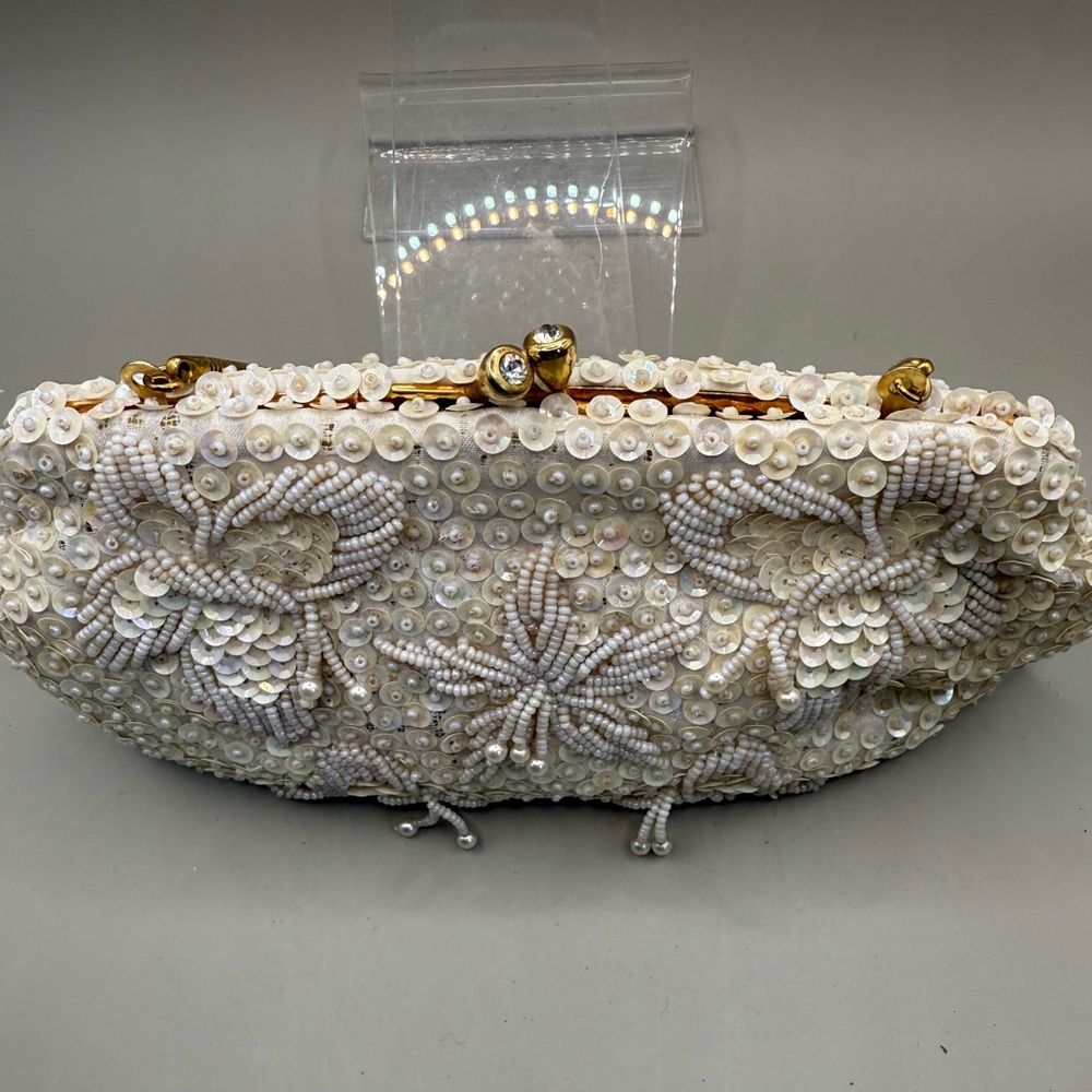 Elegant Beaded/Sequin, Gold Accents, with chain handle - Picture 2 of 14